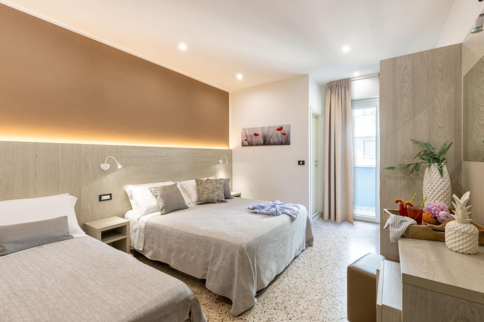 Hotel Ambrosiana Misano Adriatico Esterno foto