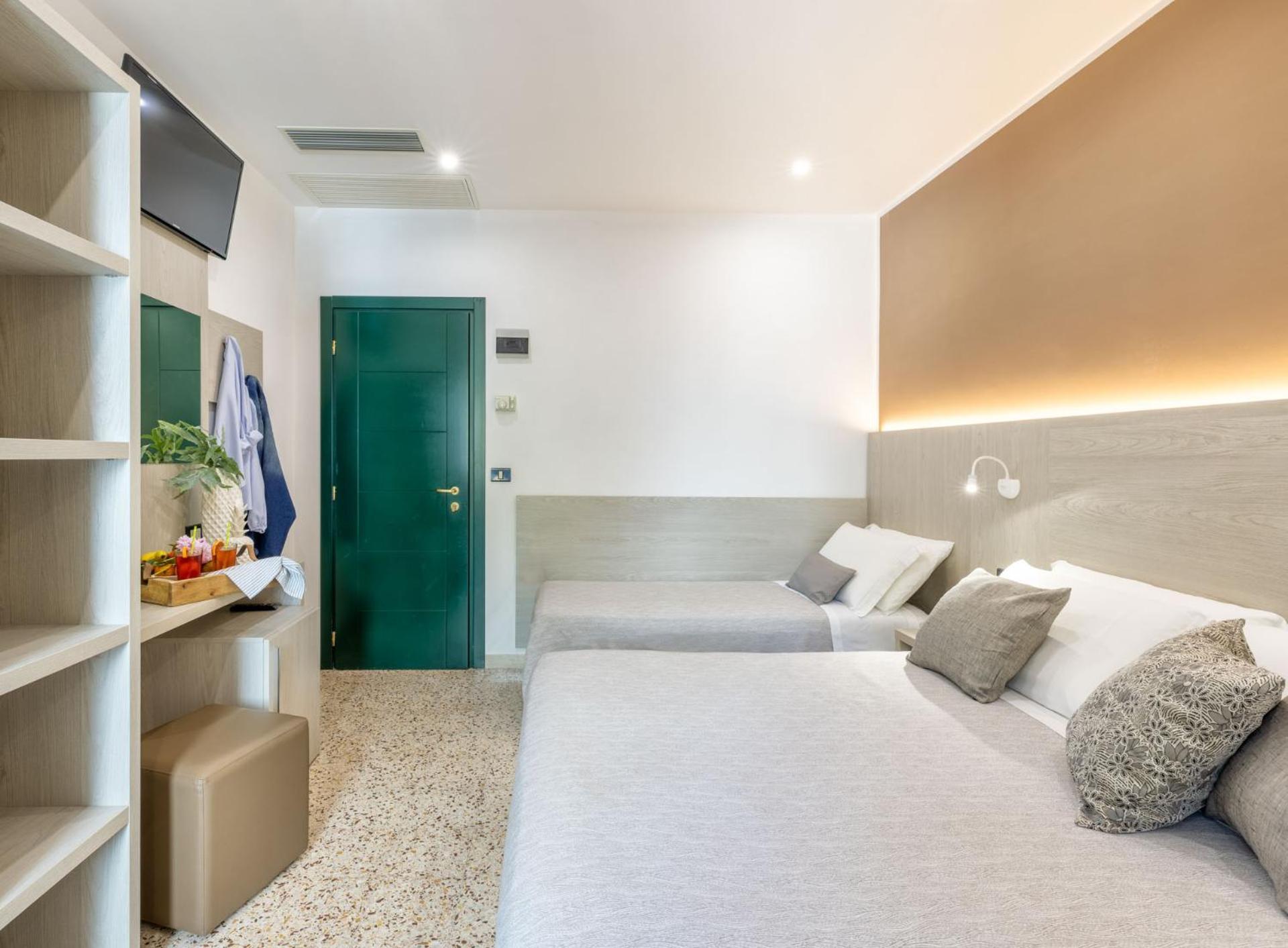 Hotel Ambrosiana Misano Adriatico Esterno foto