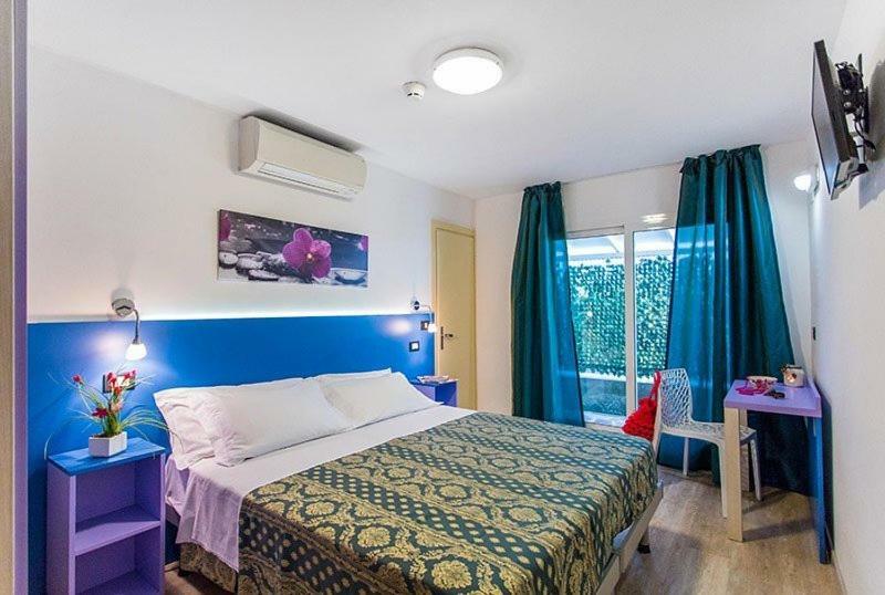 Hotel Ambrosiana Misano Adriatico Esterno foto